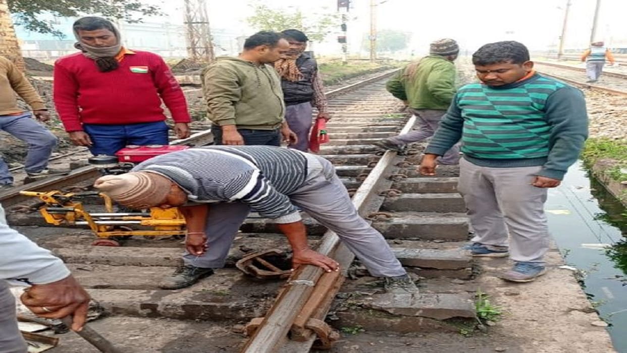 Rail track struck in chandauli traffic of trains stalled for six hours