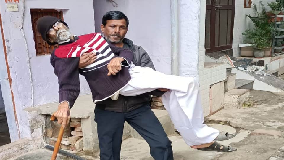 UP Election 2022 Phase 1 Voting Divyang and elderly voters cast vote in Agra