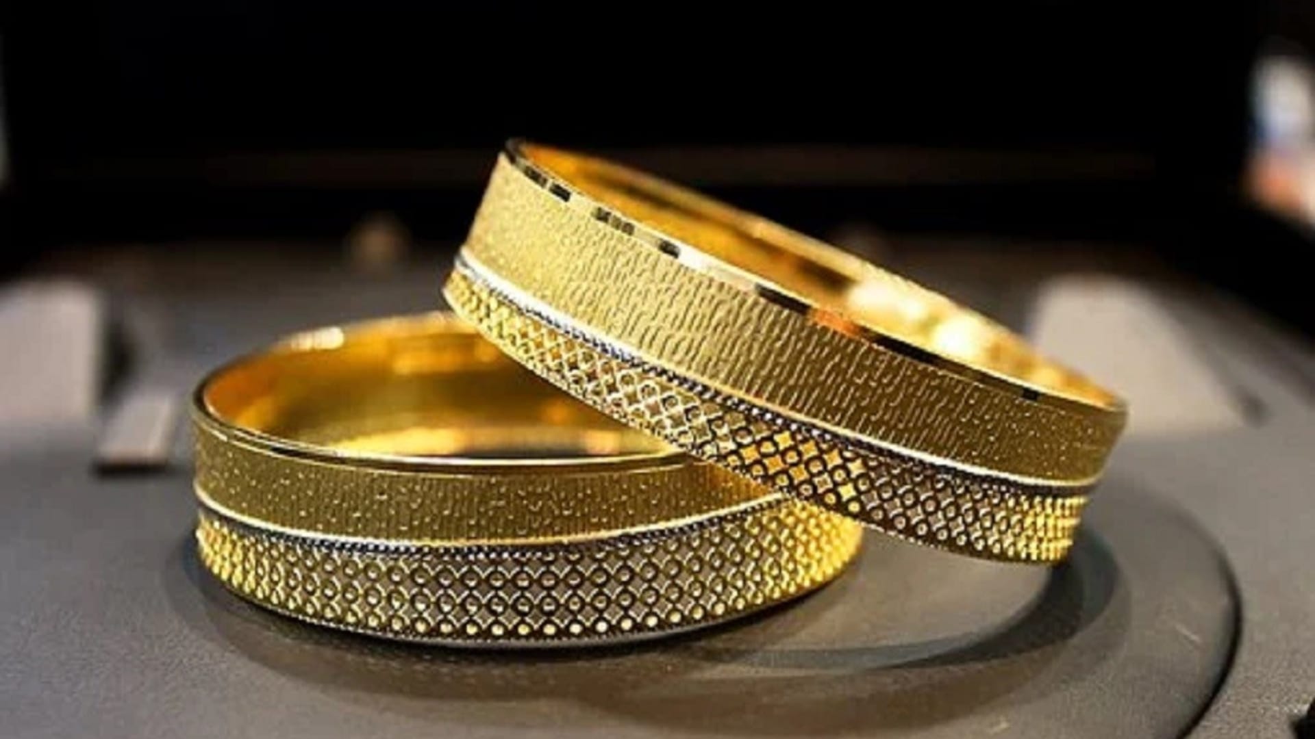 Gold Silver latest price today Gold and silver prices falls know the latest price here