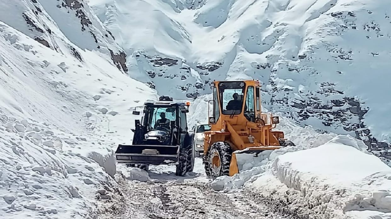 himachal weather update news: 143 roads still closed due to snowfall