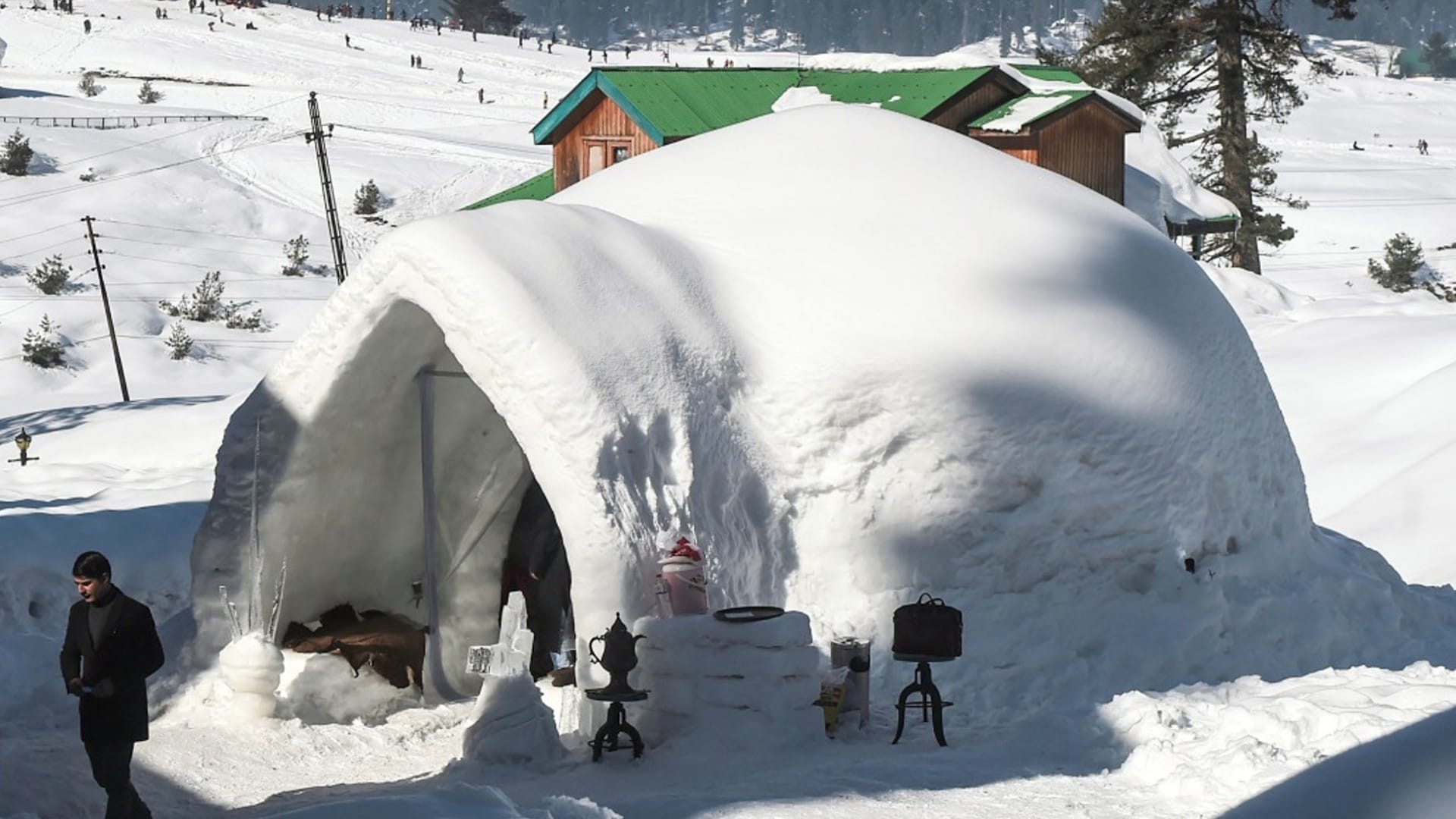 World Largest Igloo Cafe in Gulmarg Kashmir Couple Should Visit on Valentine Day 2024