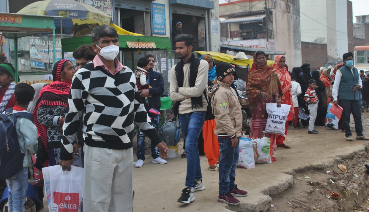 In private buses elections, passengers walked on foot