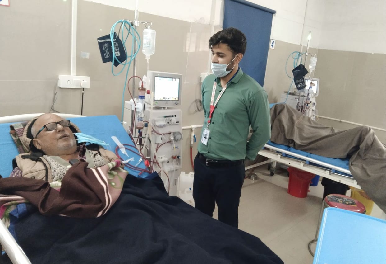 30 patients waiting in six bed dialysis unit