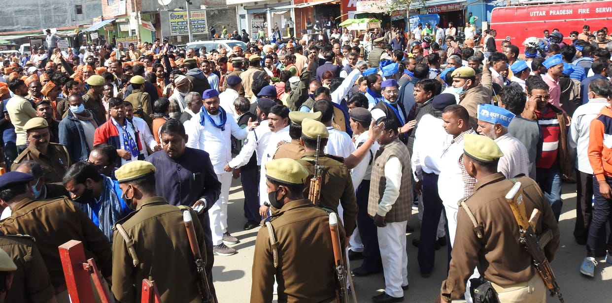 The political temperature of the district increased due to the filing of veterans' pamphlets in Siddharthnagar