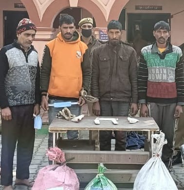 Police caught four thieves after the encounter