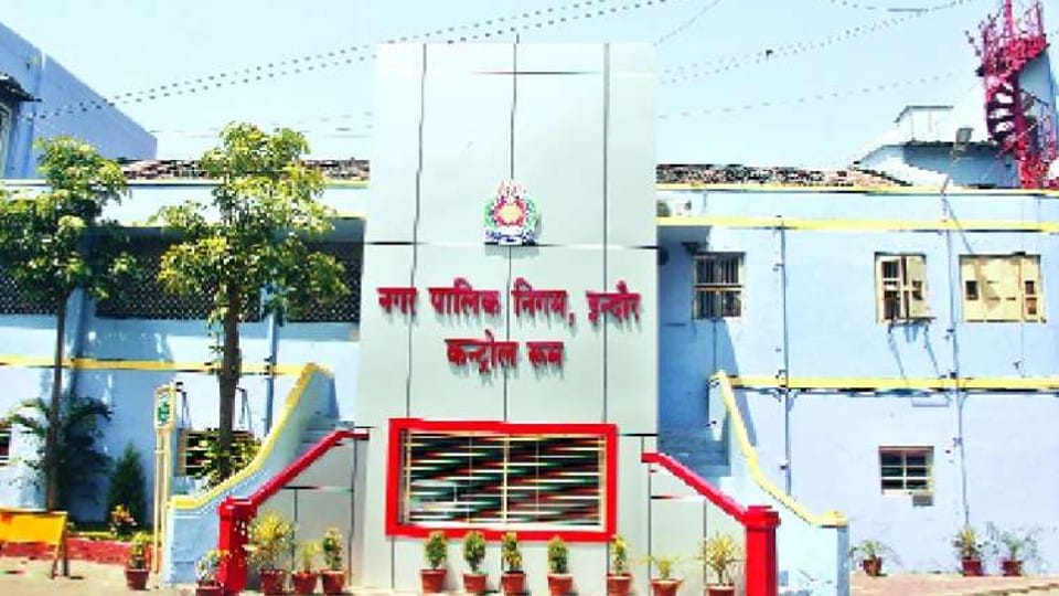 Indore: Four hundred employees of Municipal Corporation did not apply booster dose, so salary stopped