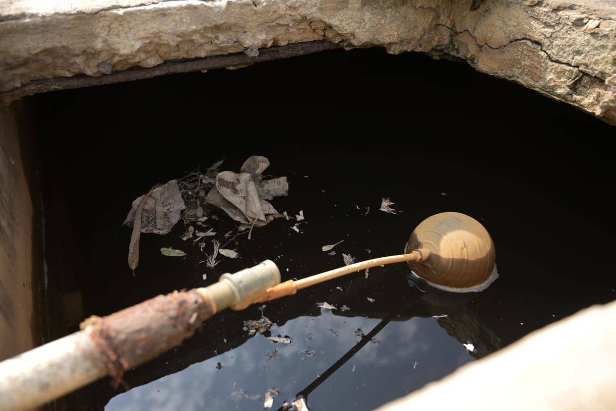 Thirst quenching is not easy in Saral Kendra, but not accessible, Government toilets in Mini Secretariat