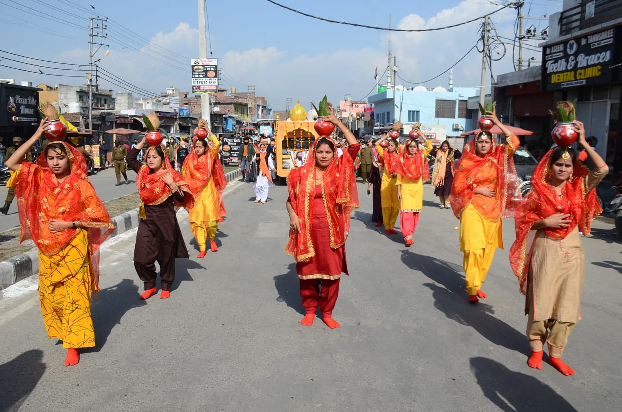 Devotees thronged to seek the blessings of Guru Ravidas