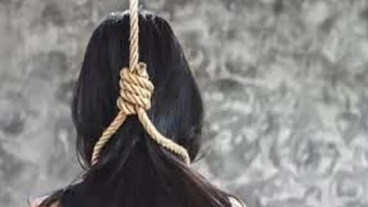 Class 7 student hanged herself in the kitchen