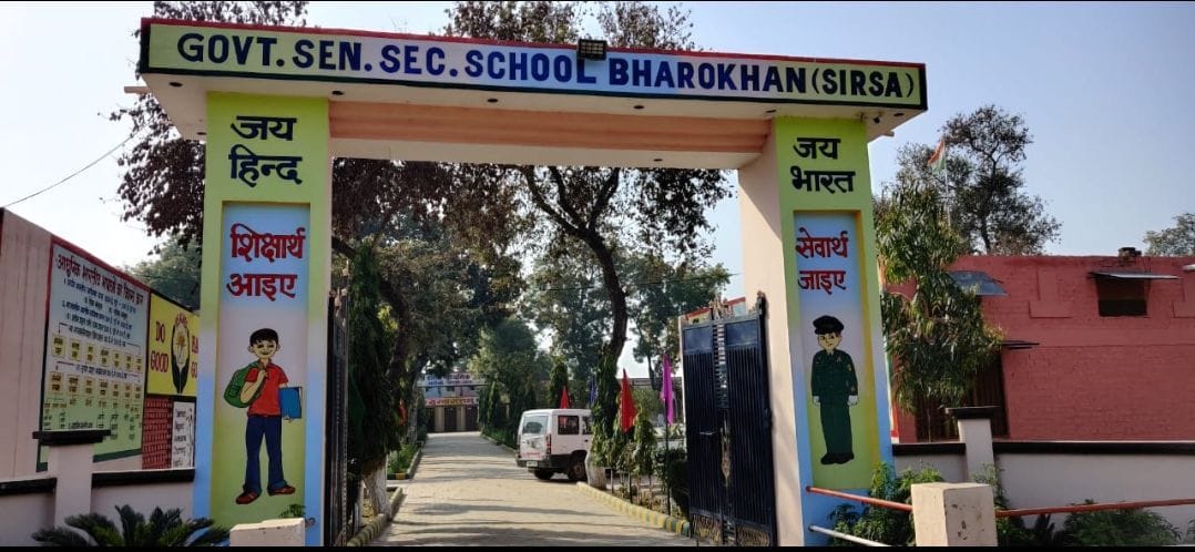 Senior Secondary School of Bharokhan and Government Girls High School of Kharian became the most beautiful schools in the district