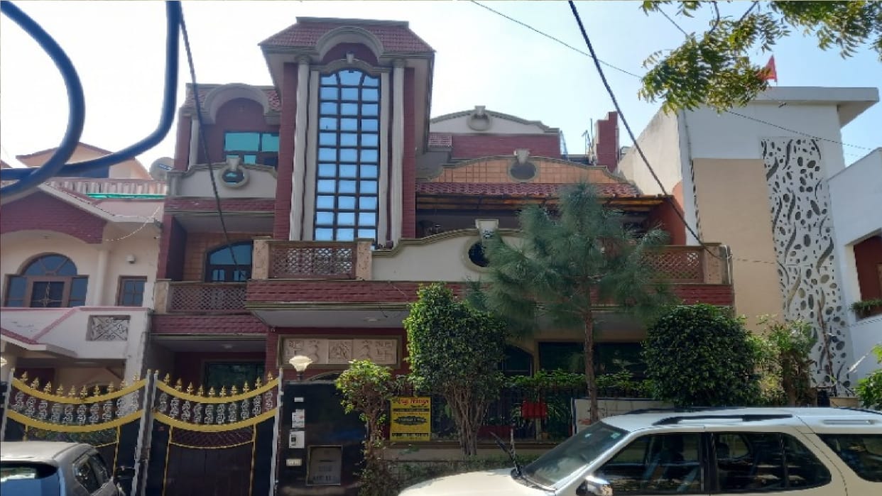 Maid robbed wife and daughter of an officer posted in merchant navy
