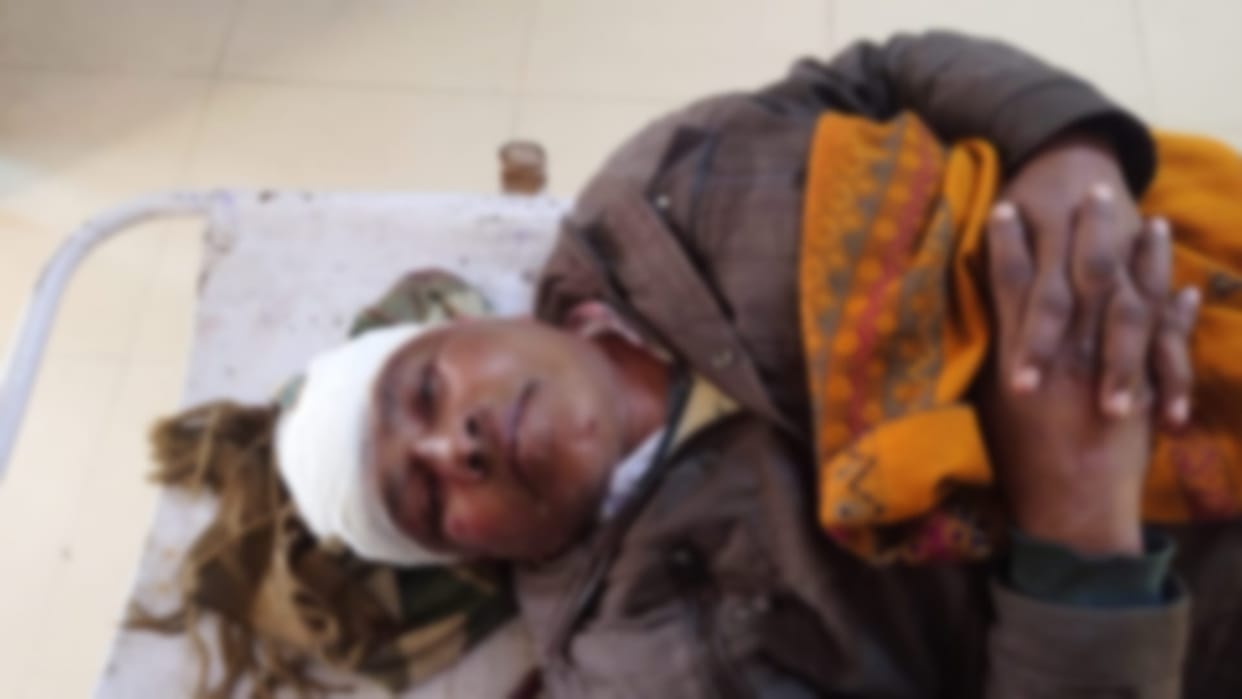 UP Election 2022 : The villagers have attacked on an officer and constable in Sardhana of Meerut