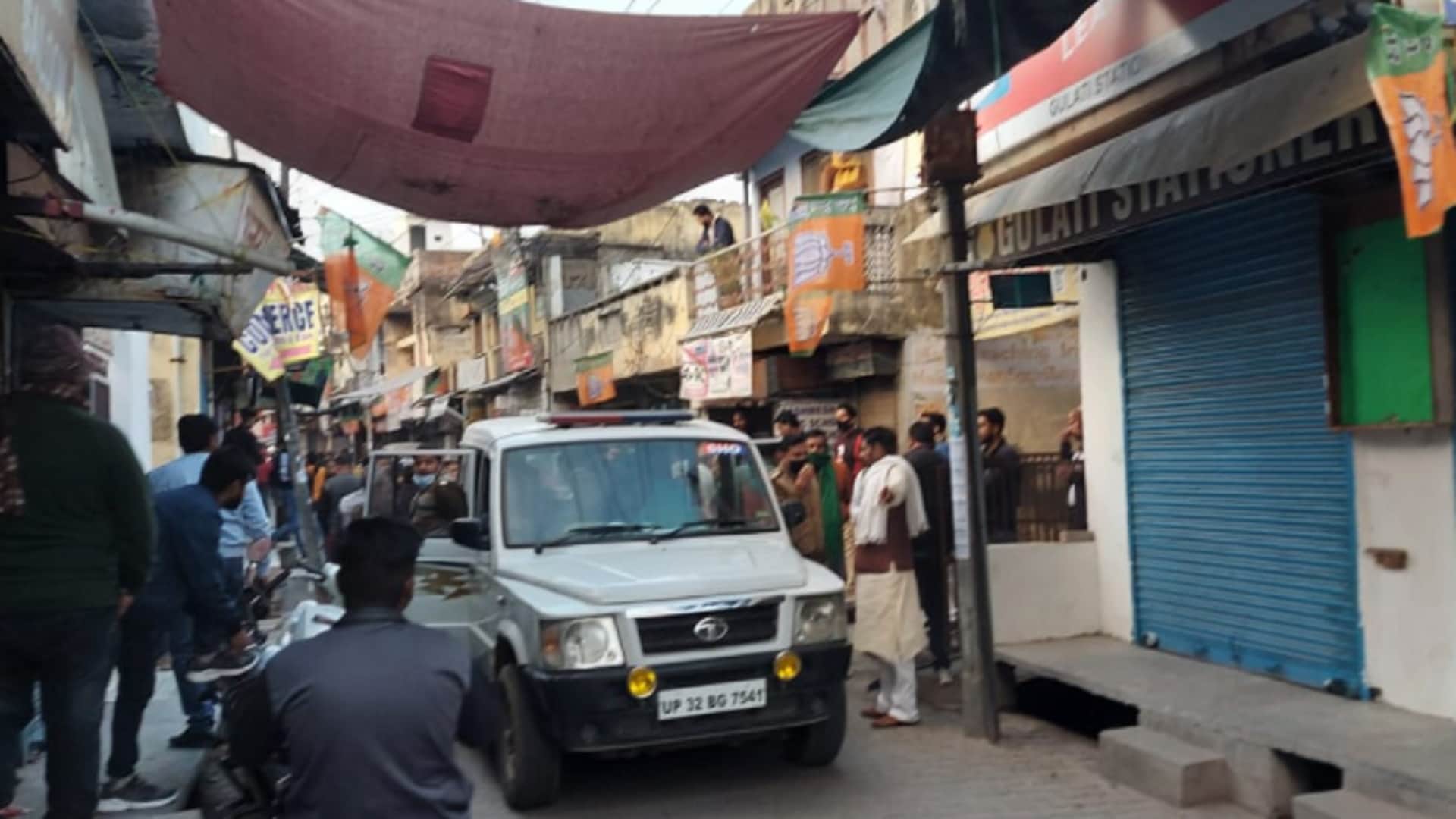 UP Election 2022 : EVM machines had broke down in many centers and fight in supporters of BJP and Congress in Meerut