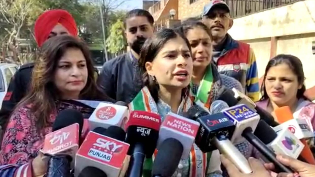 Navjot Singh Sidhu Daughter Rabia Sidhu campaigns in Amritsar East assembly seat