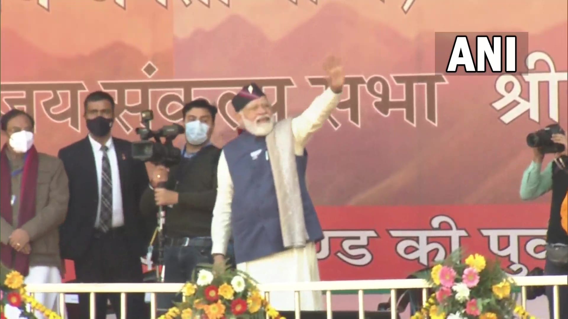 uttarakhand elections 2022 pm modi rally srinagar garhwal today with voters, see photos