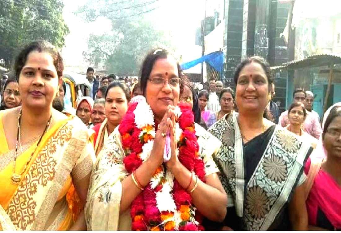 UP election 2022  ruckus in varanasi congress after candidate list Ramnagar Palika President resigns