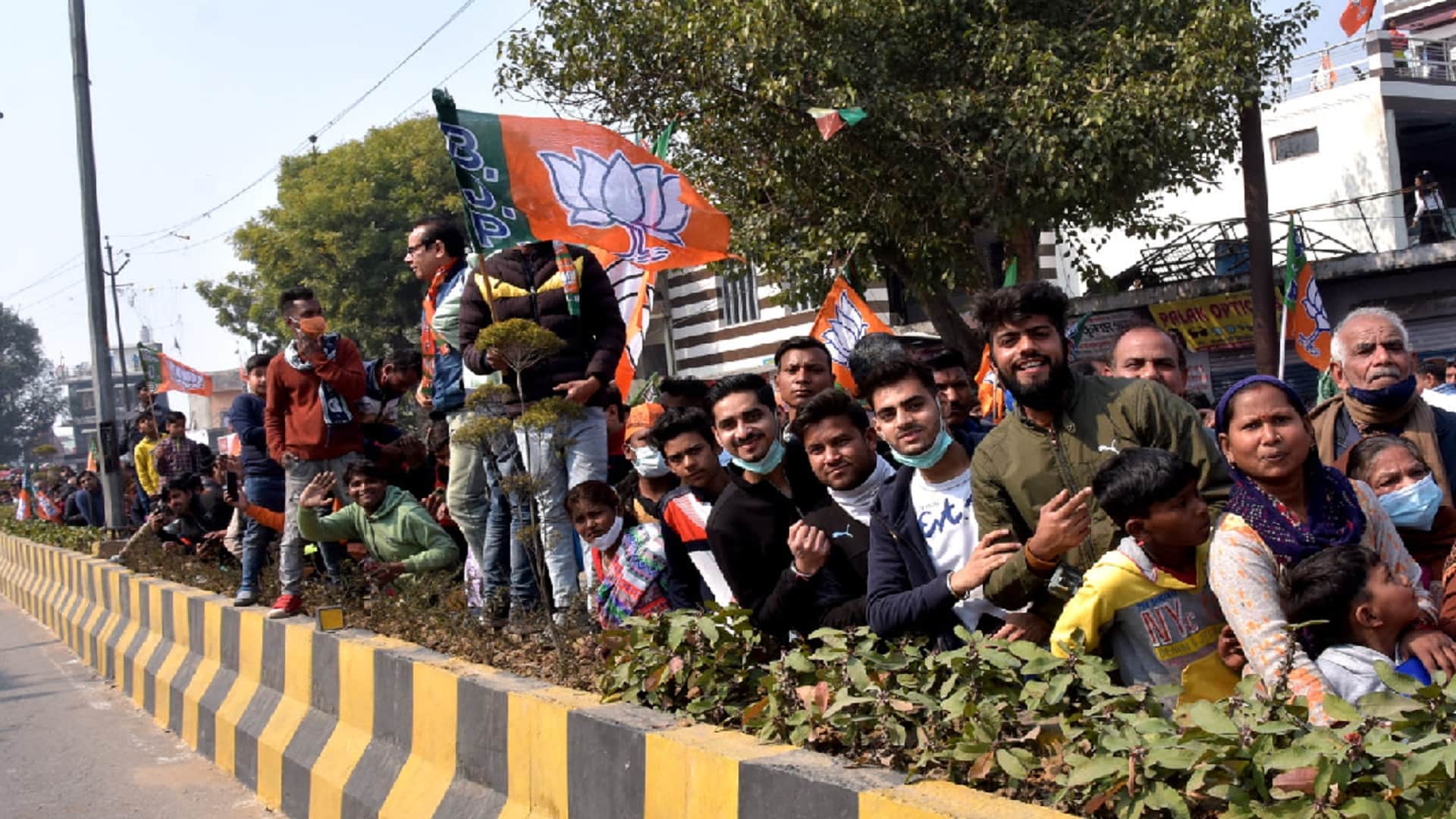 UP Election 2022 : Prime Minister Narendra Modi was given a warm welcome by the people in Saharanpur