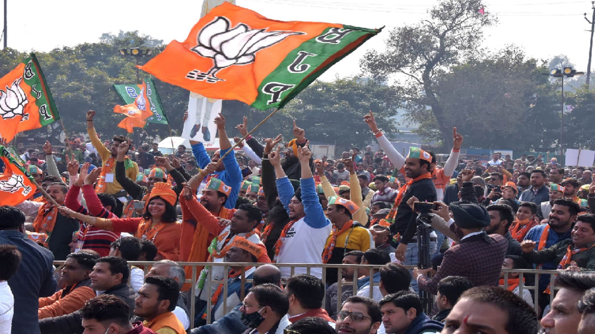 UP Election 2022 : Prime Minister Narendra Modi was given a warm welcome by the people in Saharanpur