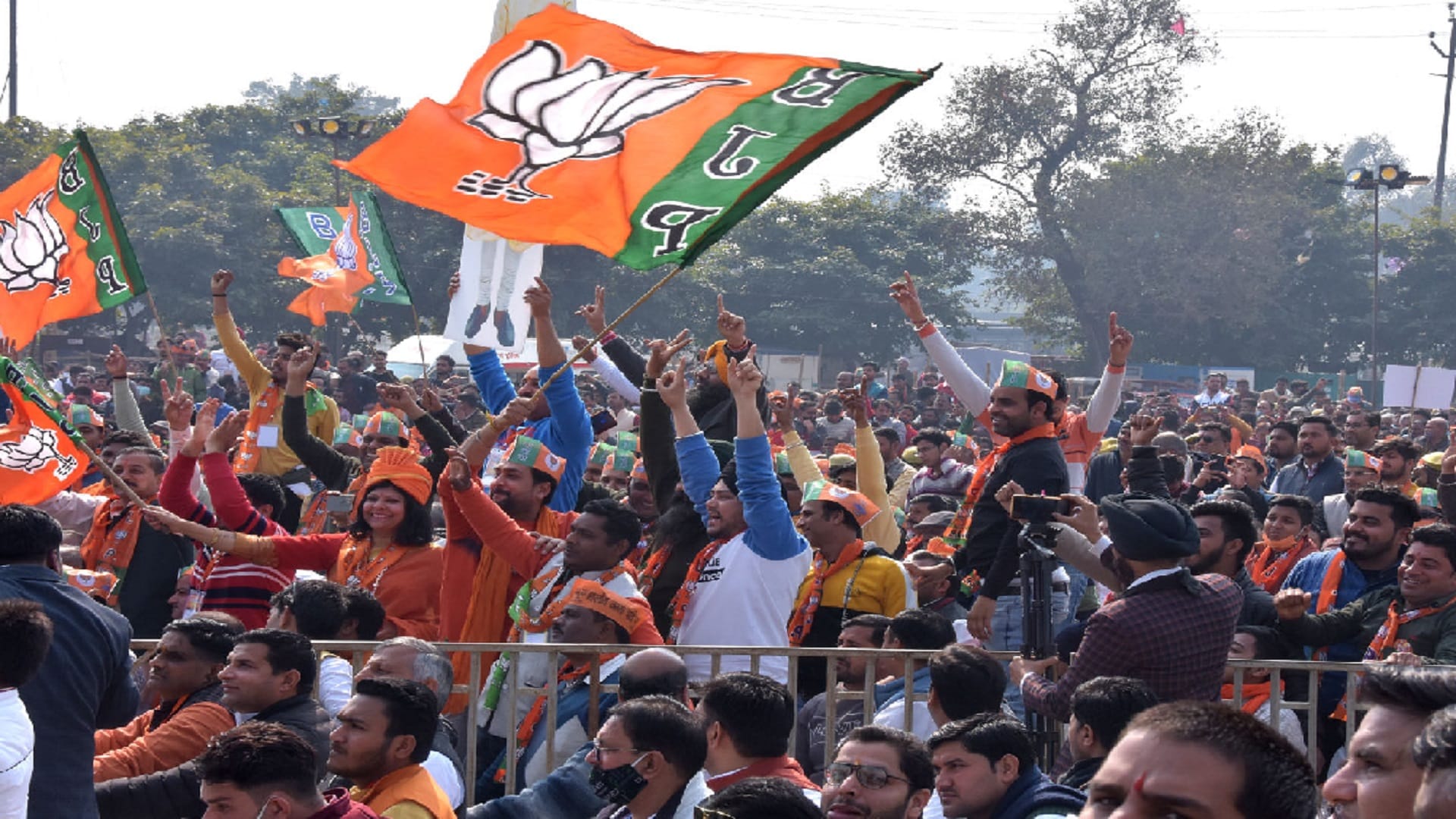 UP Election 2022 : Prime Minister Narendra Modi was given a warm welcome by the people in Saharanpur