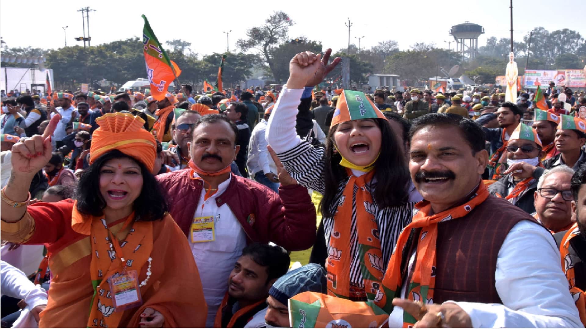 UP Election 2022 : Prime Minister Narendra Modi was given a warm welcome by the people in Saharanpur
