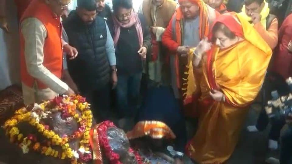 UP Election 2022 Phase Voting BJP candidate shrikant Sharma worship in Govardhan temple before voting