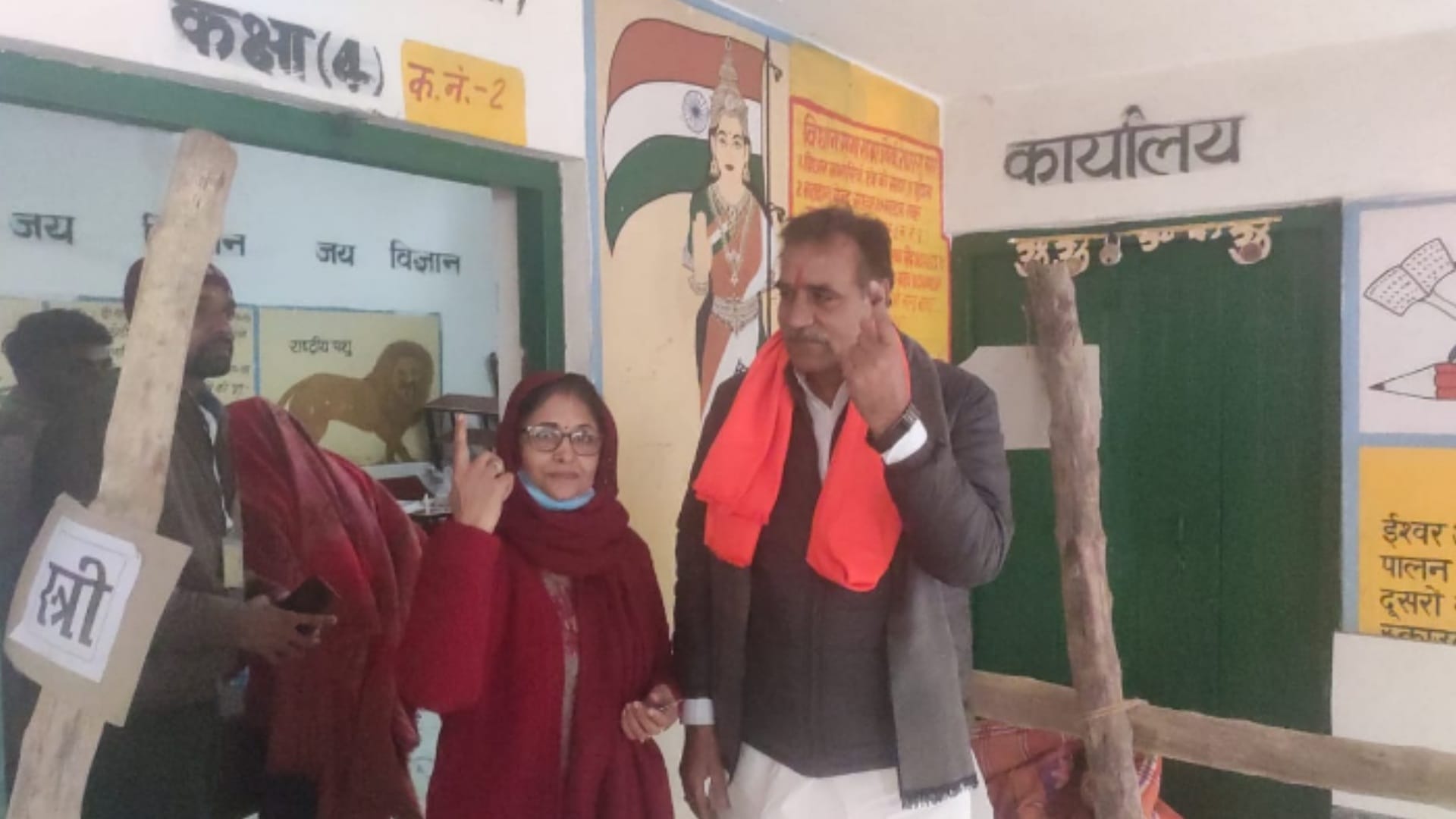 UP Election 2022 Phase-1 Voting: Voters arrived to cast their votes in western UP amid fog and cold
