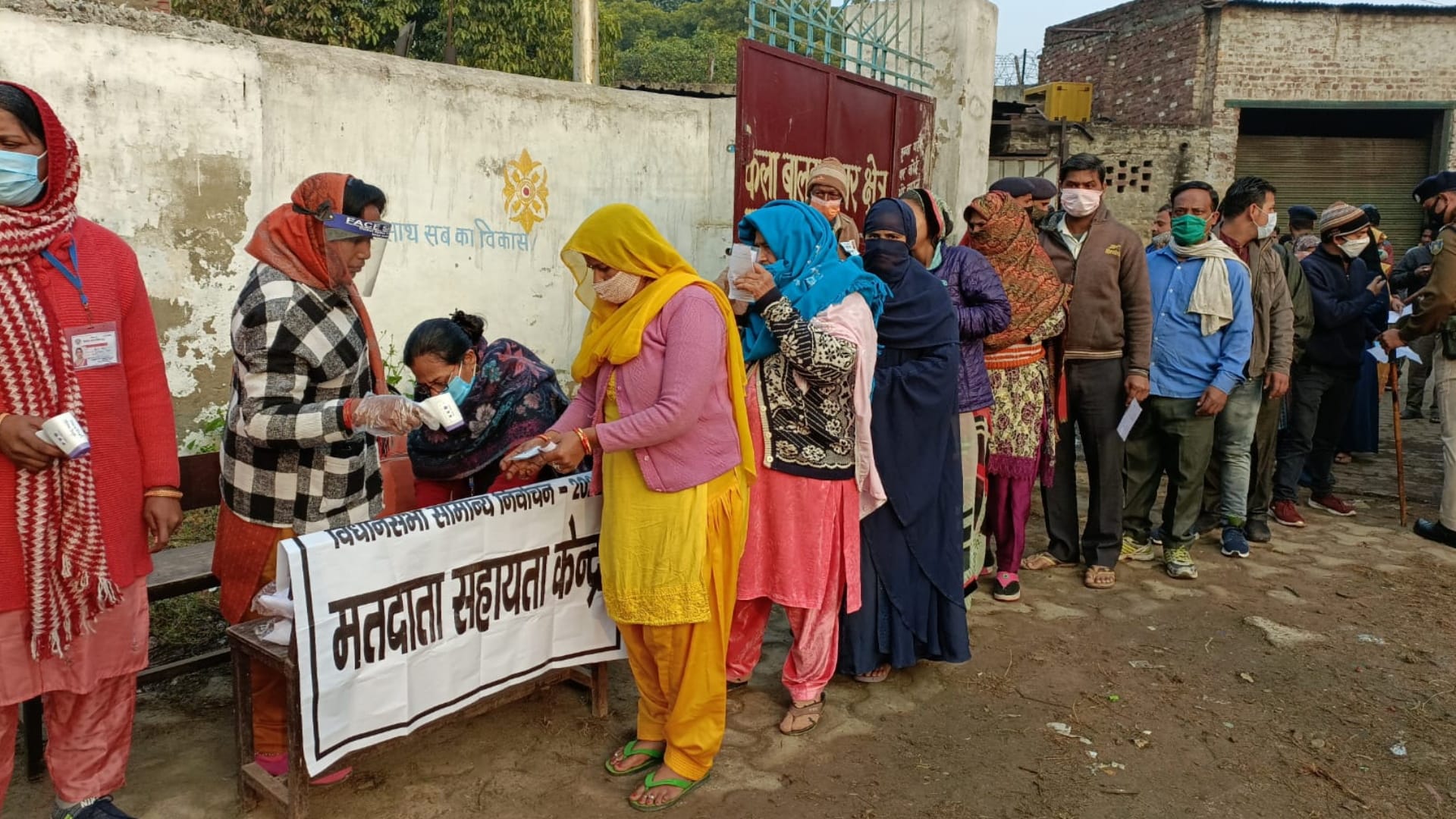 UP Assembly Election 2022 voters coming in large number in Ghaziabad muradnagar hapur bulandshahr modinagar see photos