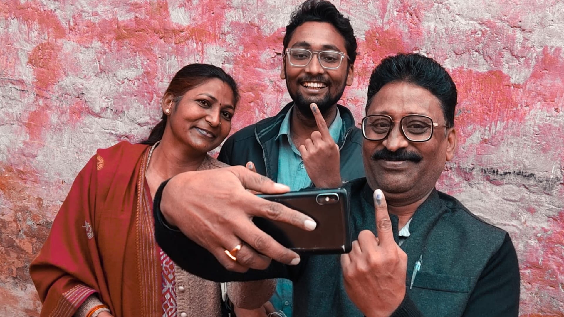 UP Assembly Election 2022 voters coming in large number in Ghaziabad muradnagar hapur bulandshahr modinagar see photos
