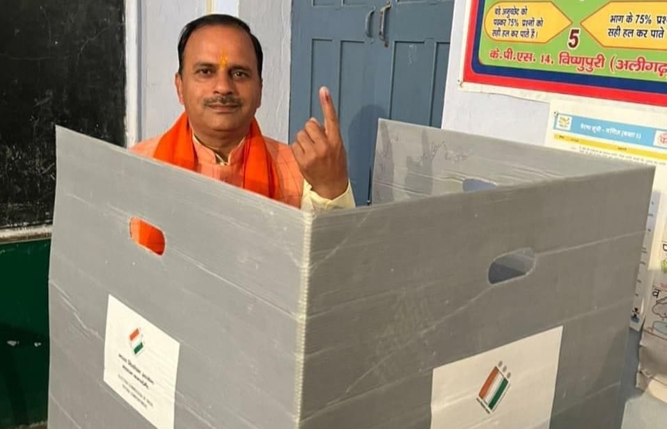 People actively participating for voting in Aigarh during UP assembly election phase one