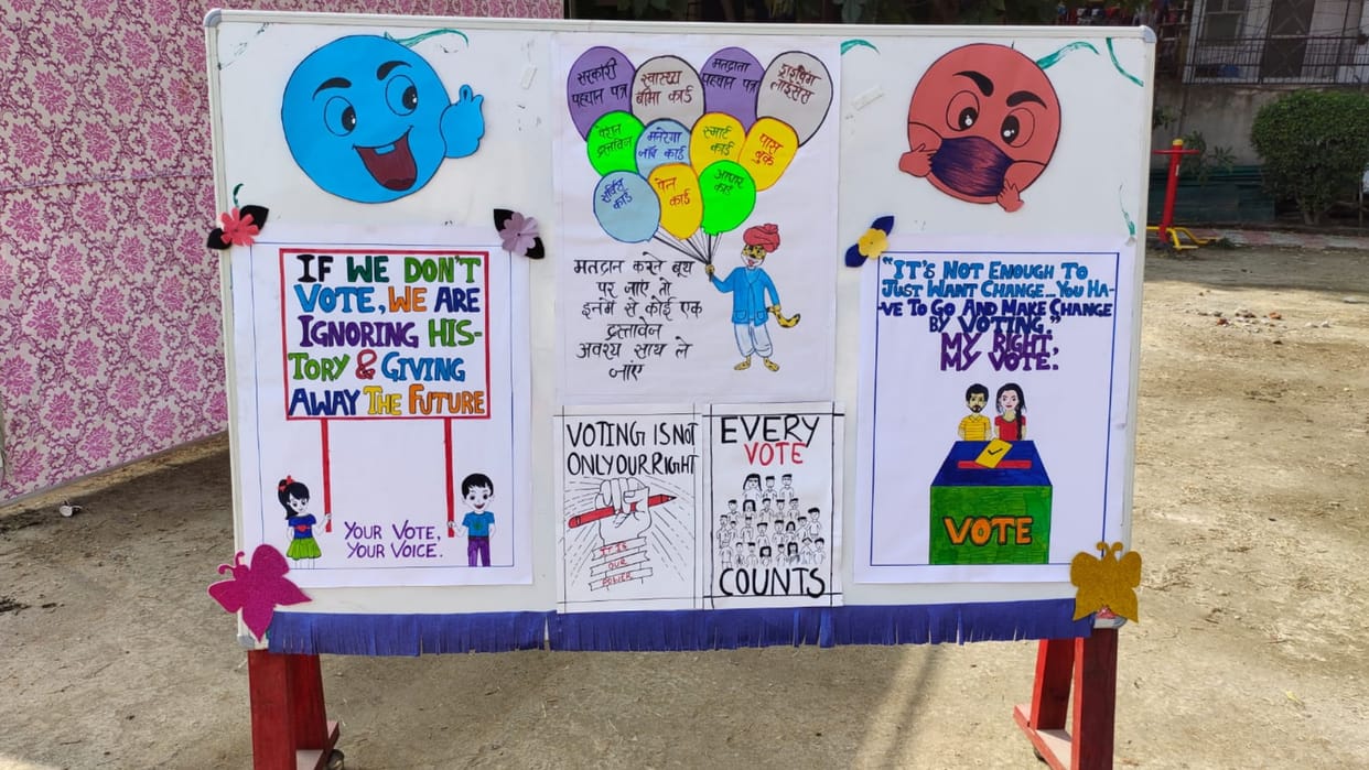 UP Election 2022 Noida children made card and posters to aware voters