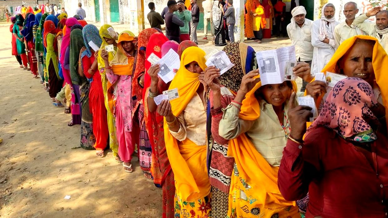 UP Election 2022 Phase 1 Voting Live Updates: First Phase of UP Chunav District List, Agra Mathura Voting Time Percentage News in Hindi