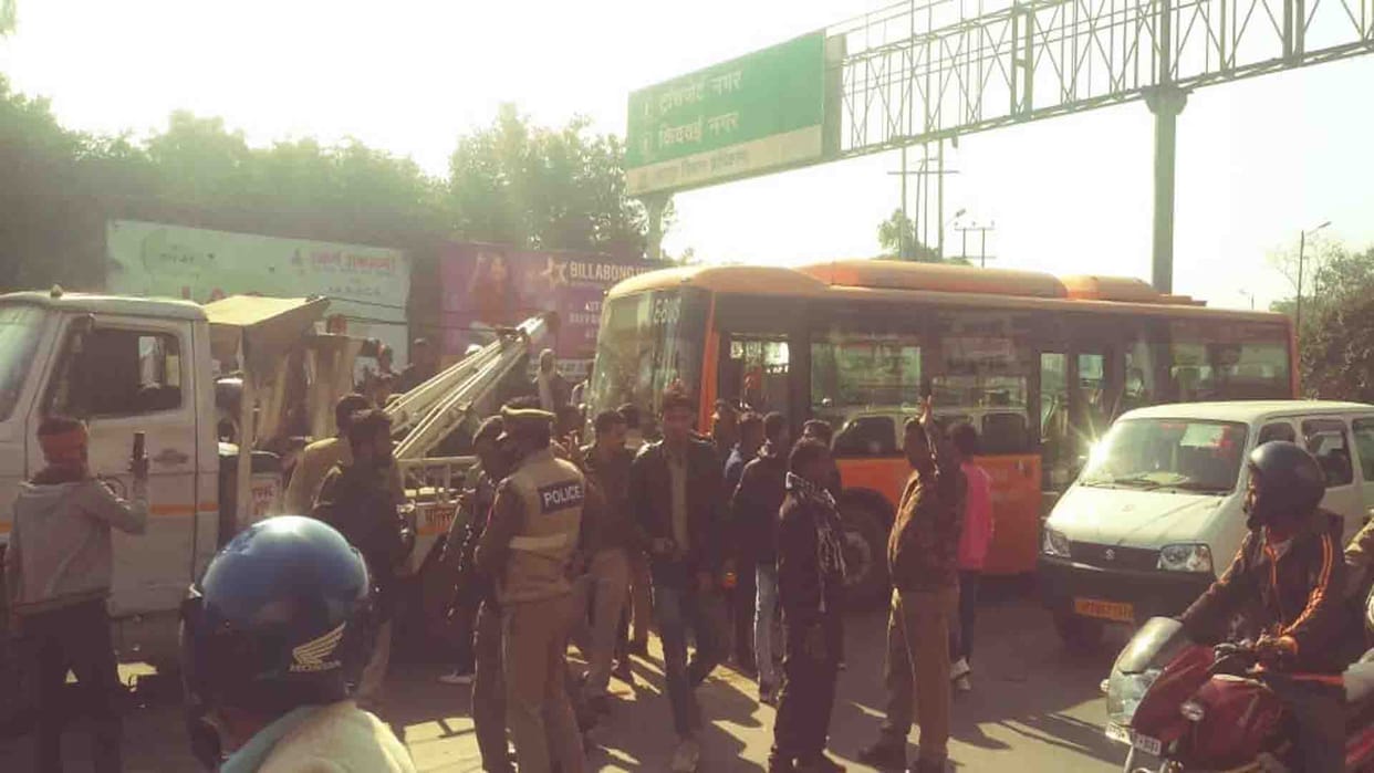 Kanpur: E-bus road accident, six injured