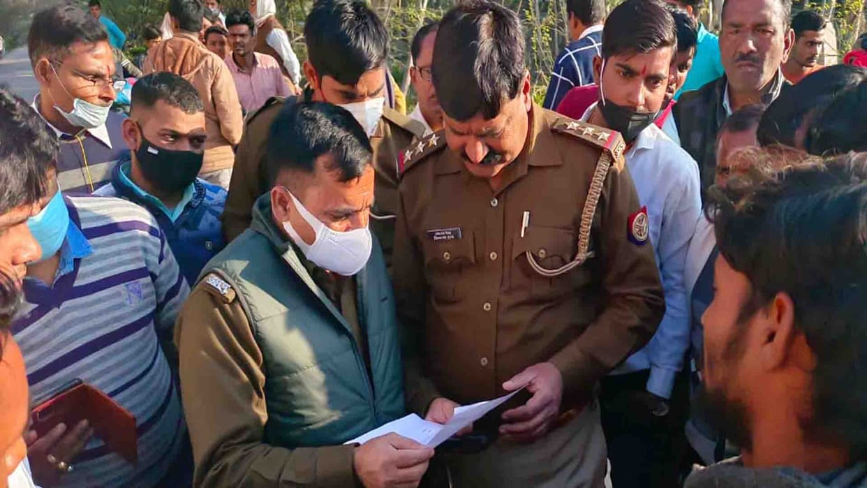 Auraiya: Mother and child die after delivery, hospital administration accused of negligence