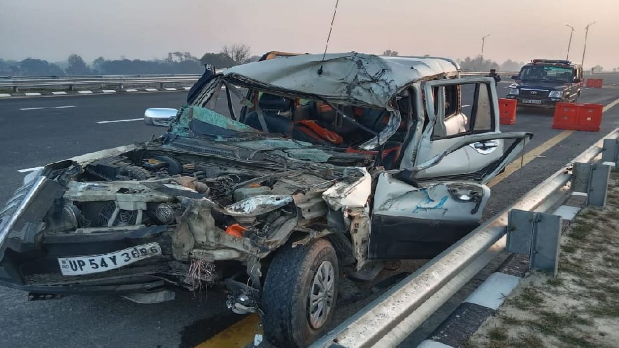 Accident on Purvanchal Expressway: Two of the dead were from Mau and two from Ghazipur, the heart trembled of the consoling
