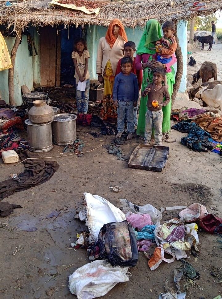fathepur news,House and thatch burnt due to fire