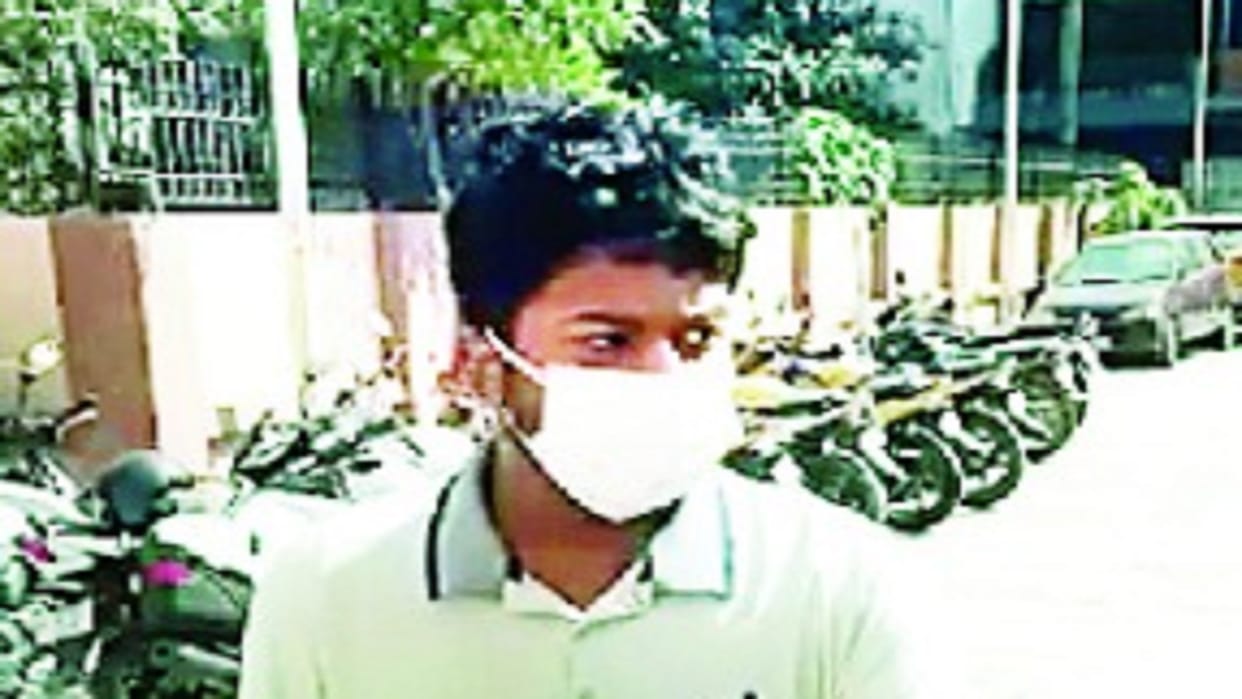 Delhi: Son of retired JS dragged hotelier on bonnet accused including father arrested