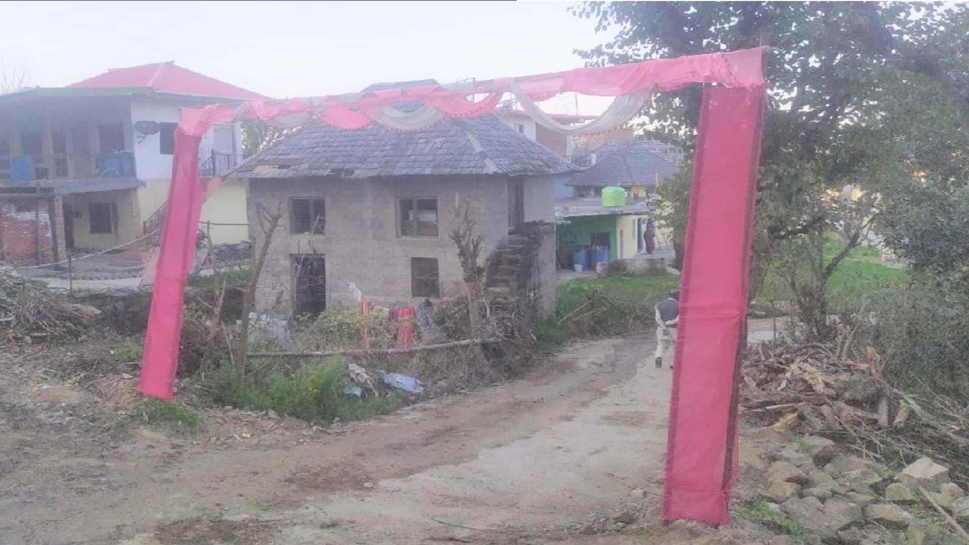 The house decorated with strings like a wedding for the last journey of the martyr son