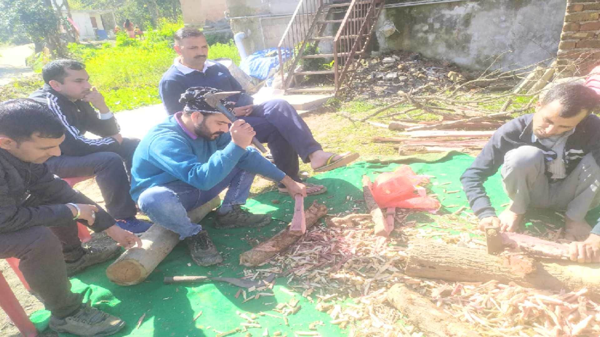 The house decorated with strings like a wedding for the last journey of the martyr son