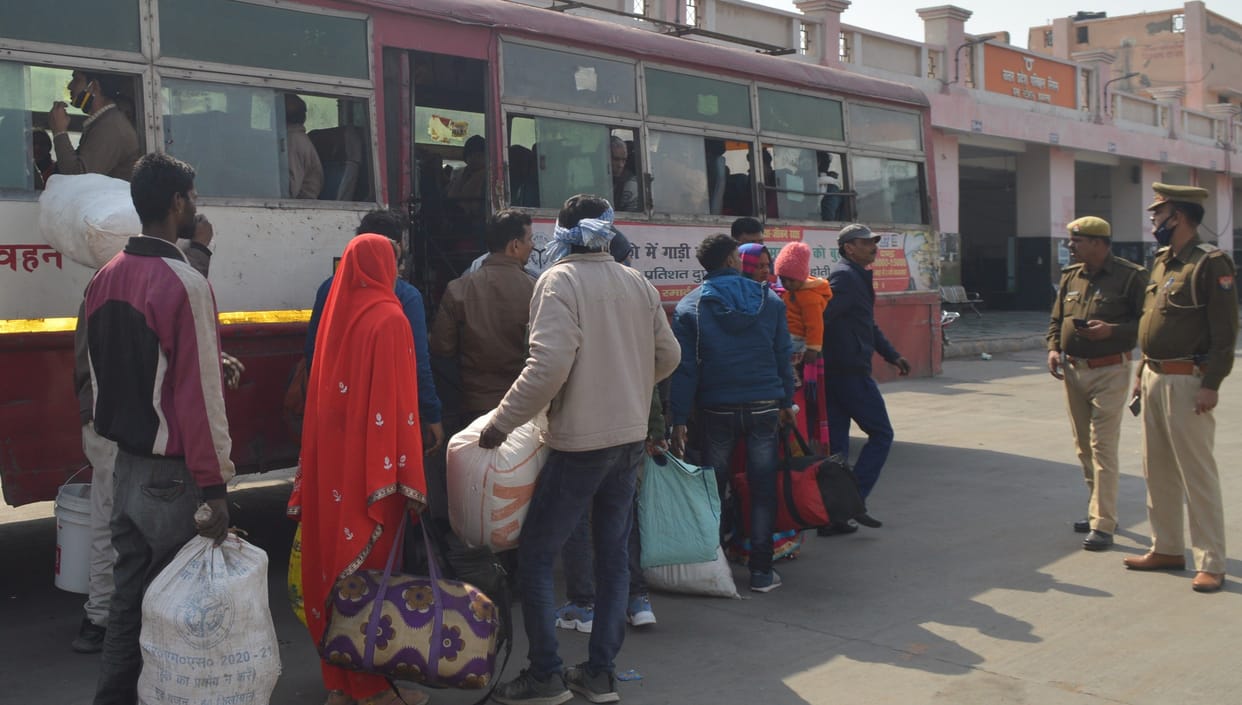 Hathras: There was a fight to sit in the roadways buses, uproar