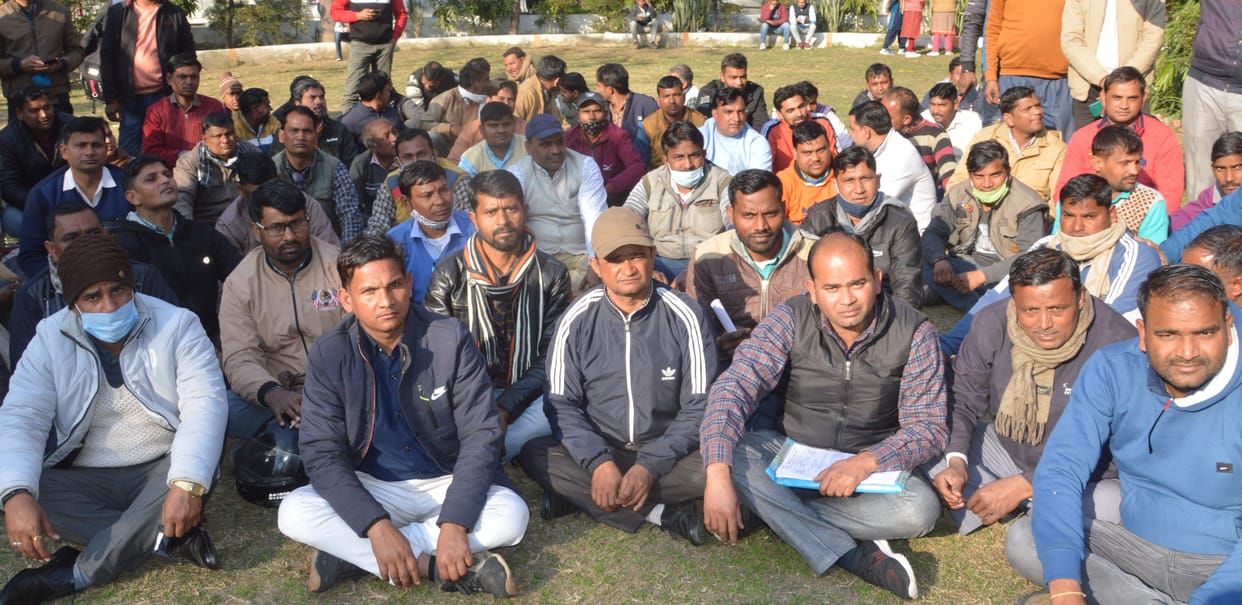Voting was not done by employment servants, uproar