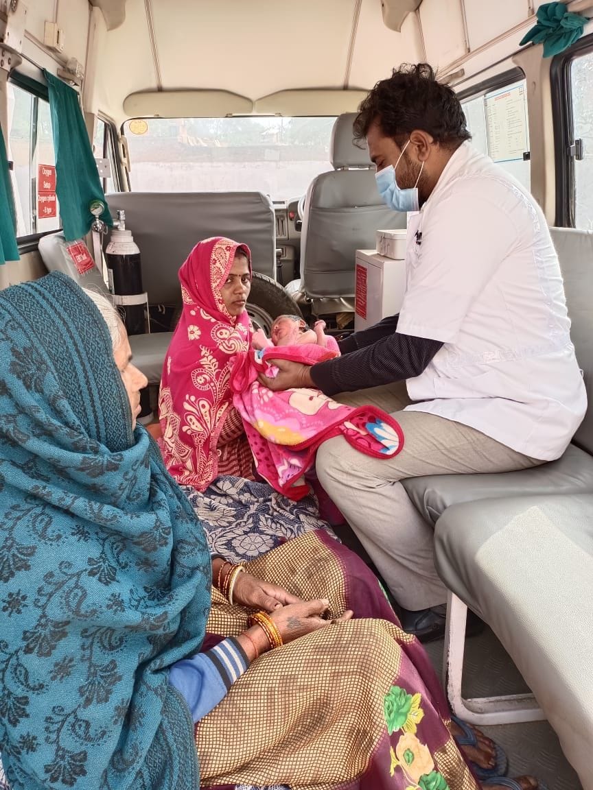 fathepur news,Ambulance personnel made six deliveries overnight