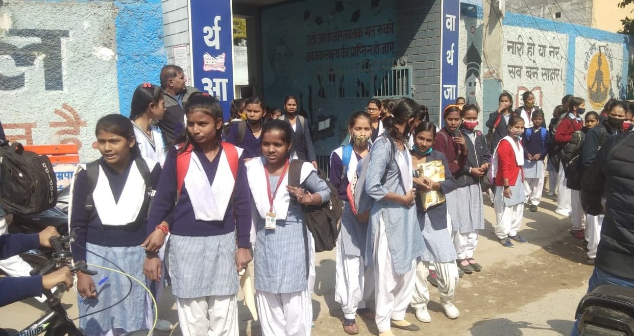 Government and private schools opened from first to ninth, 70 percent students reached
