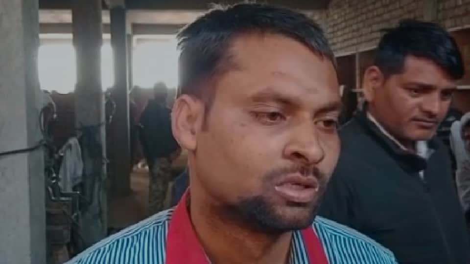 Morena: Husband wife sleeping in the house was murdered with sharp weapons, angry villagers blocked the highway