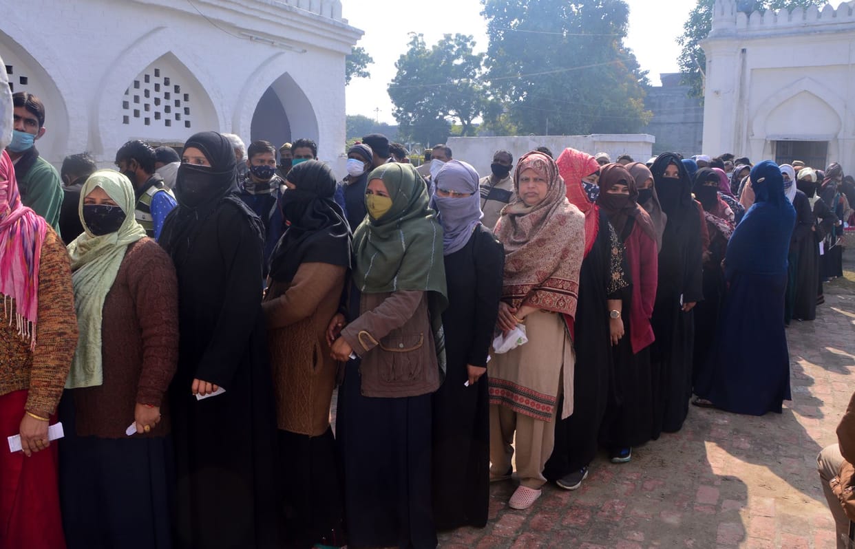 First Phase of UP Assembly Election : Cold Wave, dense fog fails to lower spirit of voters