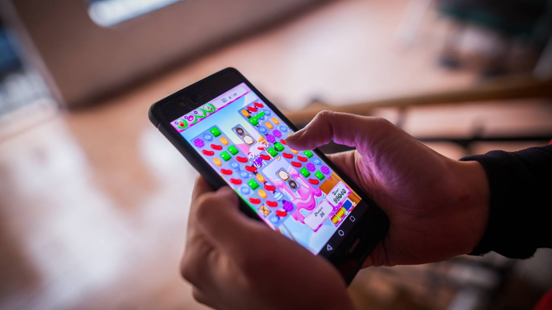 MS Dhoni is not only crazy about Candy Crush Microsoft CEO Satya Nadella also plays this game