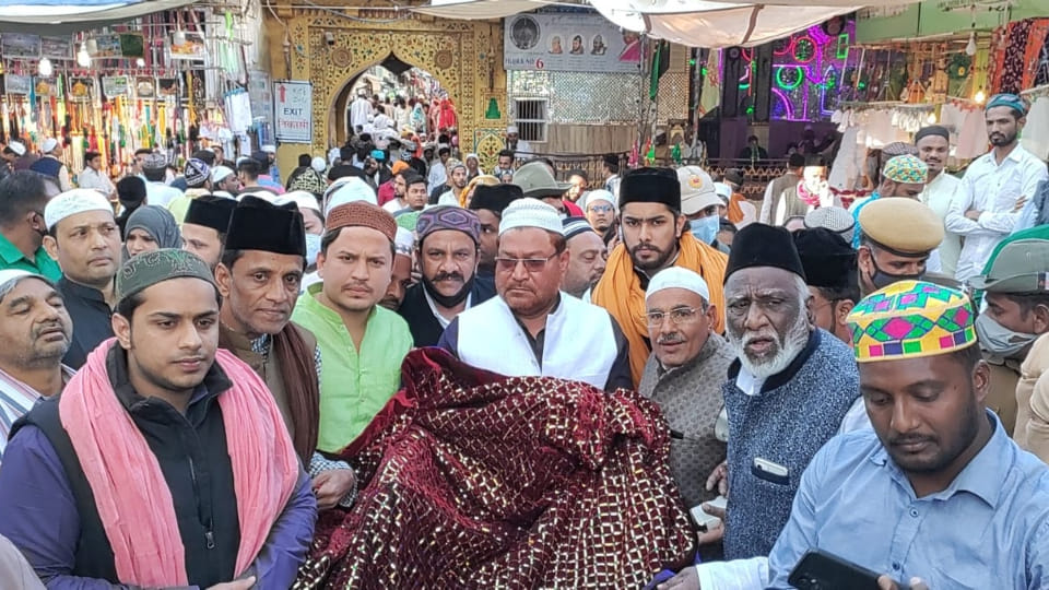 Rajasthan news: CM Shivraj Singh Chouhan Chadar Offered At The Ajmer Sharif Dargah