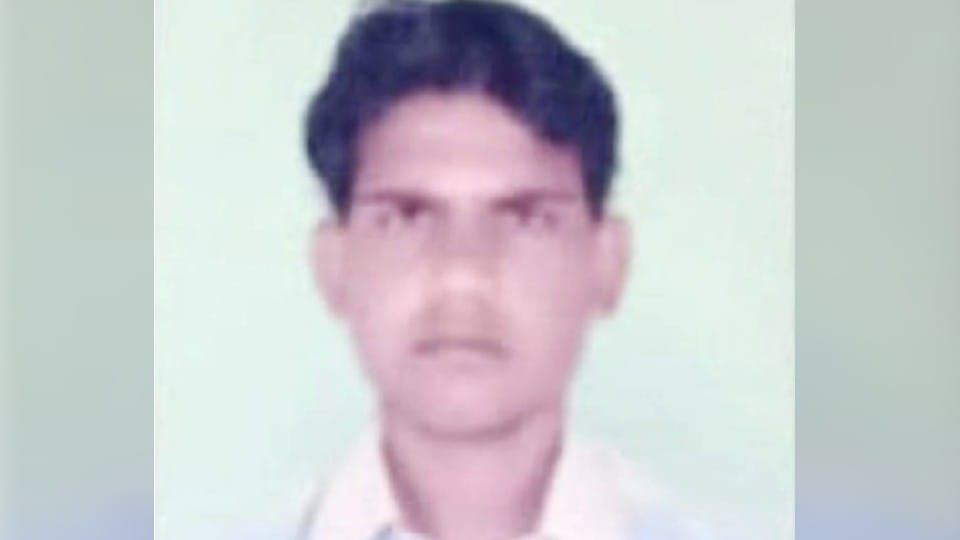 Farmer commits suicide after chilli crop ruined due to rain in Firozabad