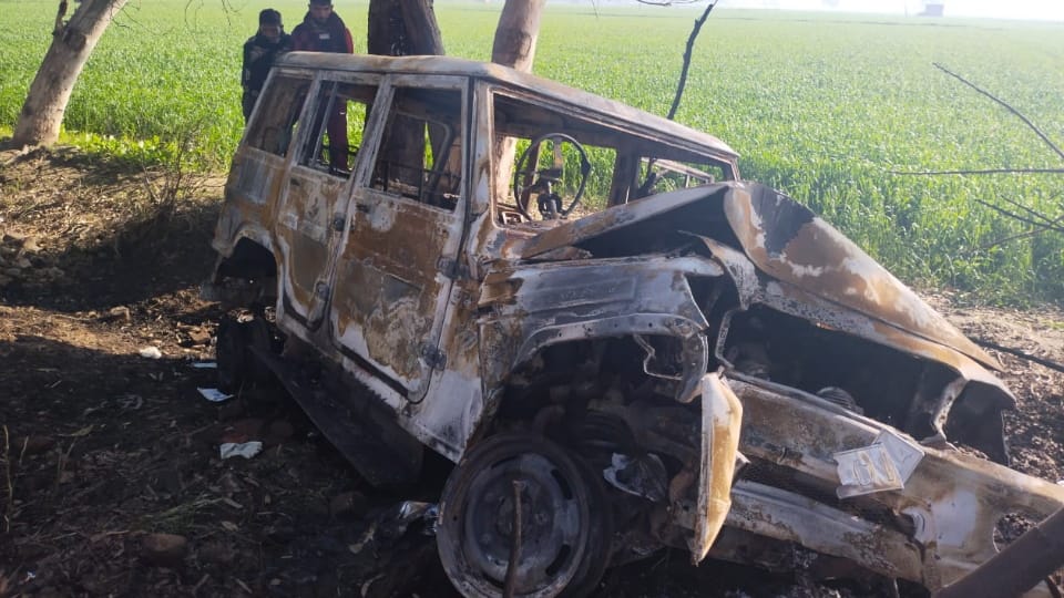 One Man burned alive in car after accident in hisar