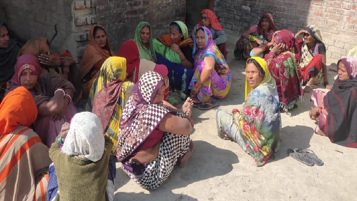 Pratapgarh: Three bike-riding friends died in a road accident, there was uproar when the dead body reached home
