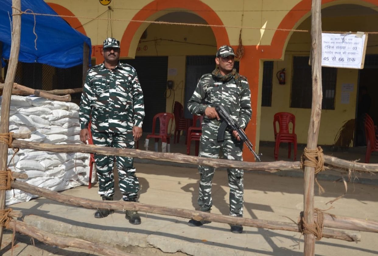 Mathura: EVMs in the shadow of bayonets, candidates arrived to see